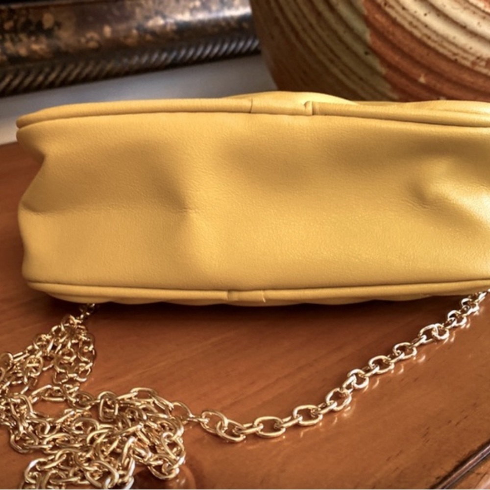 Yellow Crossbody With Gold Chain and Zippered Closure - Picture 3 of 8
